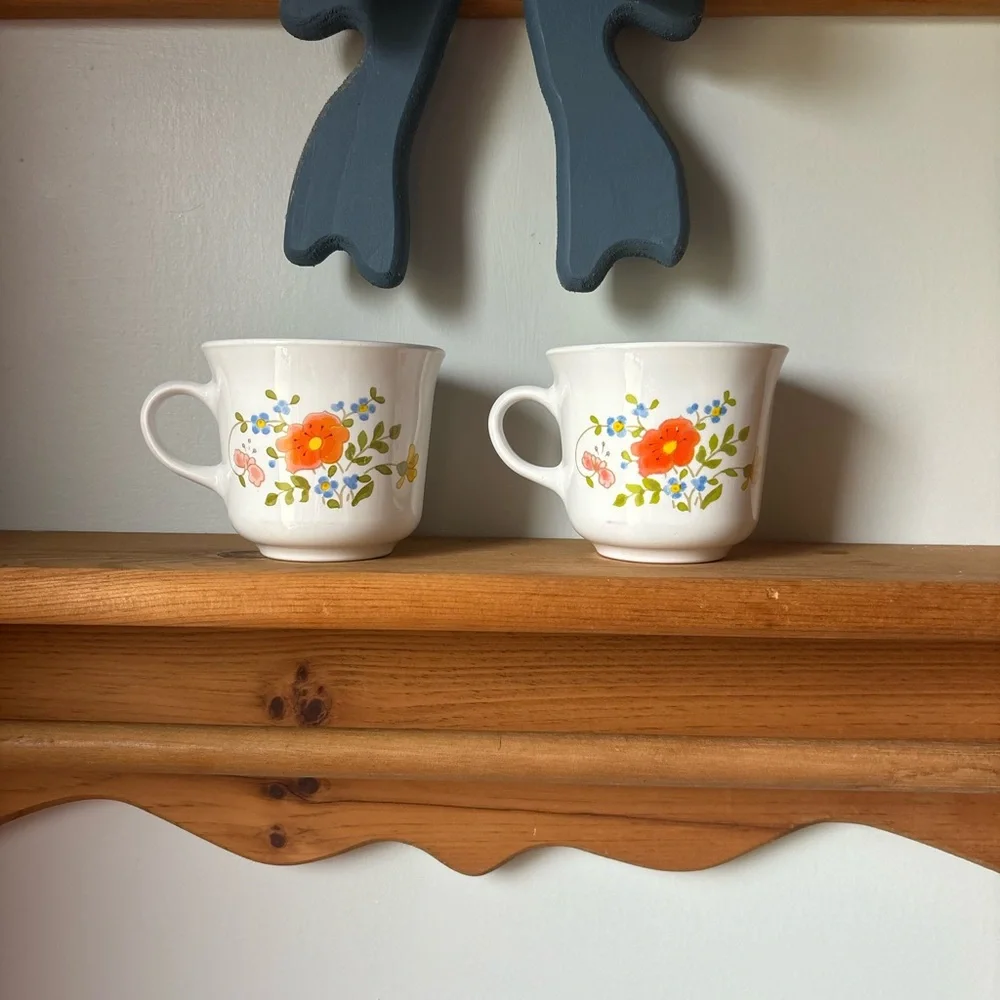 SOLD Corelle Floral Mugs - Picture 1 of 3